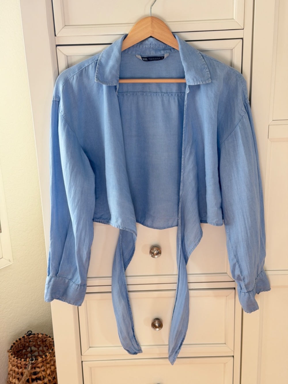 ZARA~100% Linen Light Blue Collared Cropped Top~Front Tie~Long Sleeves~Size XS - Picture 9 of 10